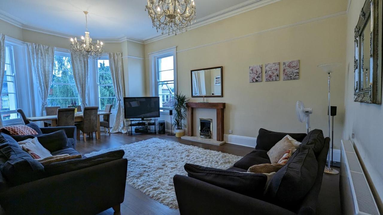 Cotswold Vip Regency Lodge Cheltenham Bagian luar foto